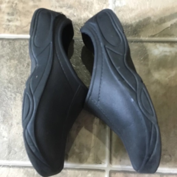 Nursing Shoes - Picture 2 of 3